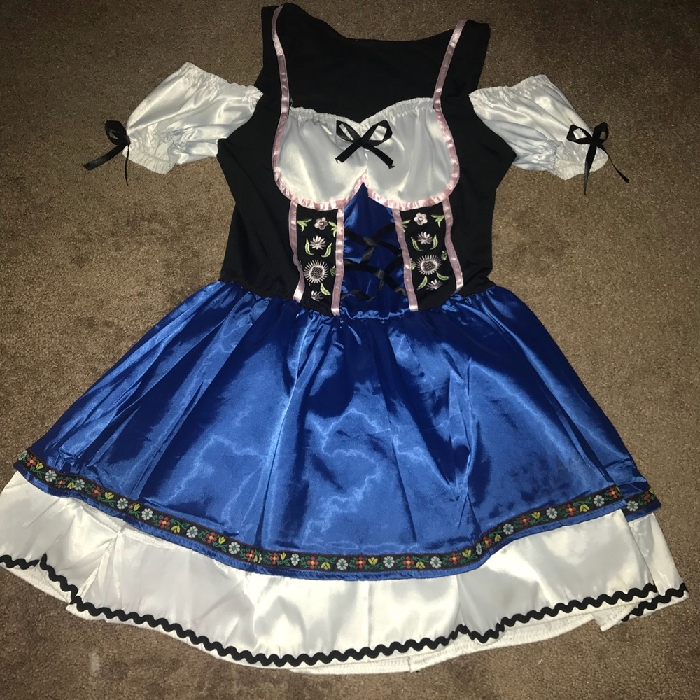 Beer maid costume